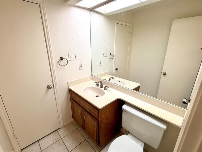 Building Photo - 9518 Topridge Dr