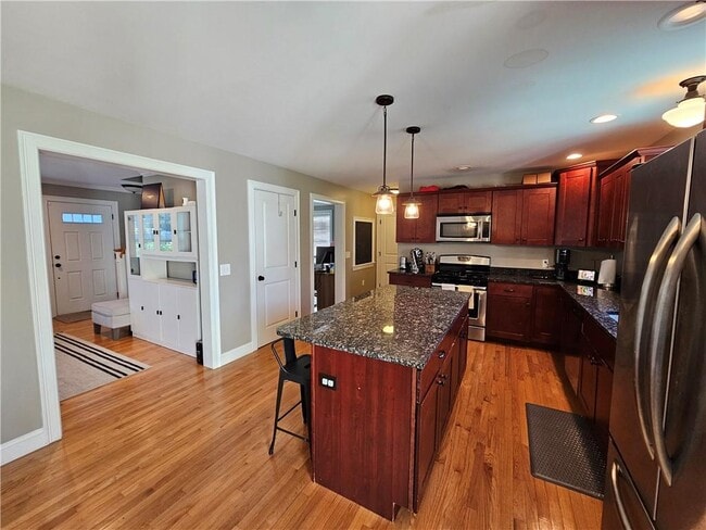 Building Photo - 18 Vanderbilt Ln
