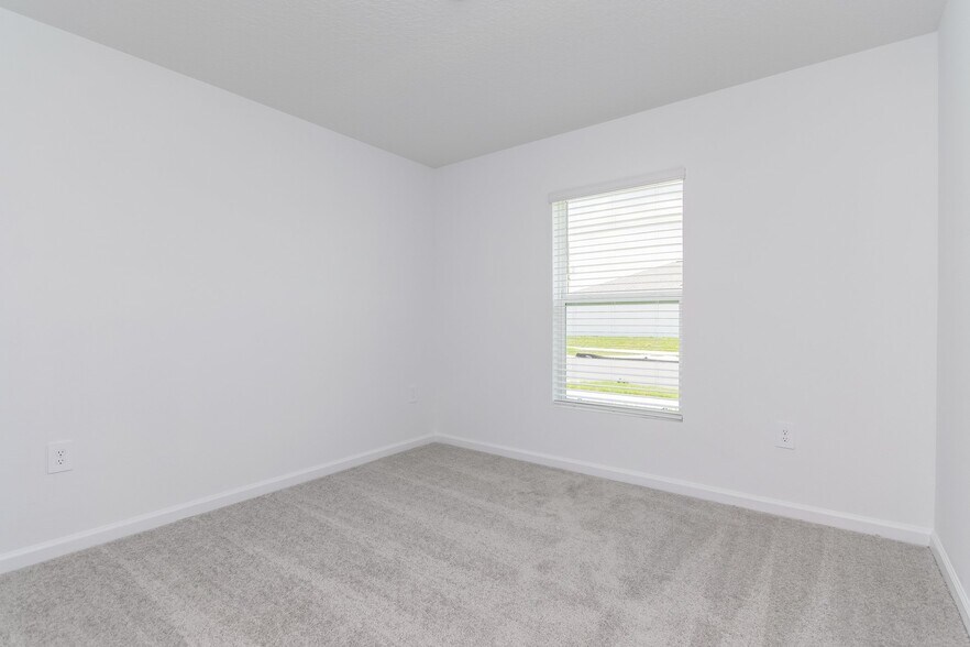Building Photo - 2442 McKinley Dr