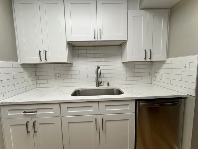 Building Photo - Upgraded 2-Bedroom Condo Near the University of Utah