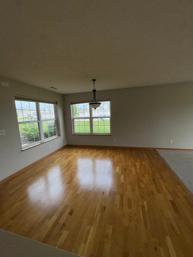 Building Photo - 921 Kelly Ln