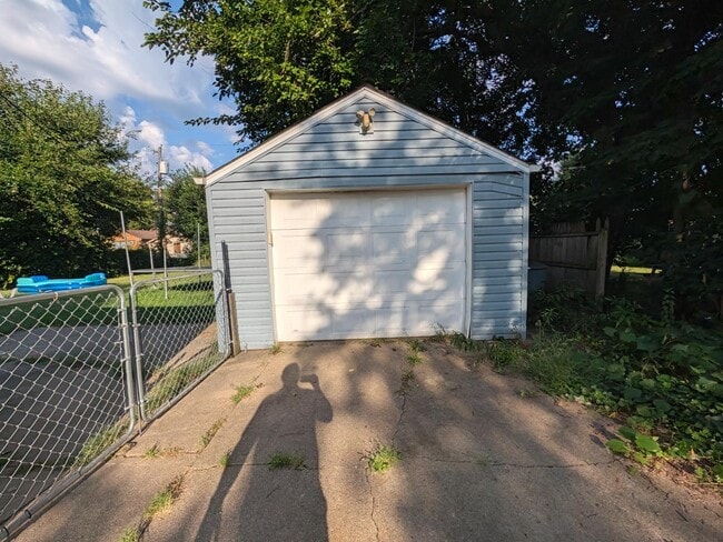 Building Photo - 54648 27th St