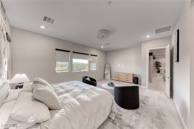 Building Photo - 375 Portus Delphini Ct