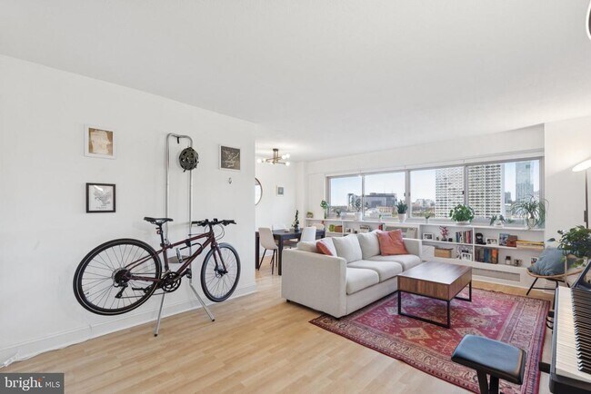 Building Photo - 2101 Chestnut St