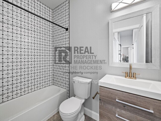 Building Photo - 1504 60th Ave