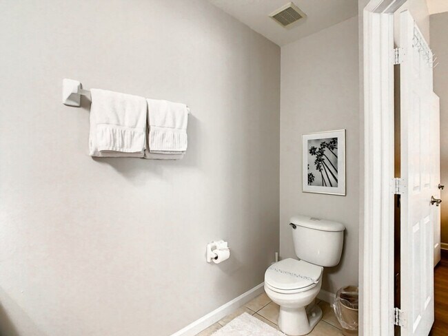 Building Photo - 2314 Silver Palm Dr