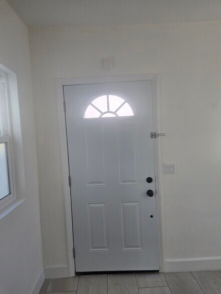 Building Photo - 7216 Waring Ave