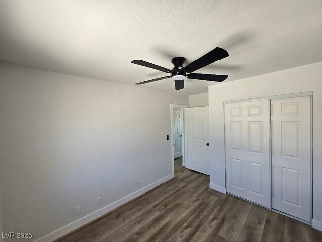 Building Photo - 270 W Patricia Ave