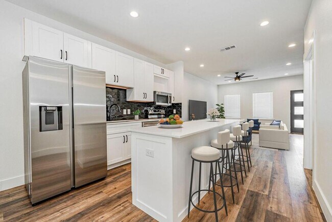 Building Photo - 1208 Edgar St