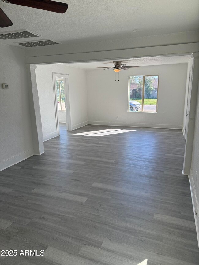 Building Photo - 2536 W Morten Ave