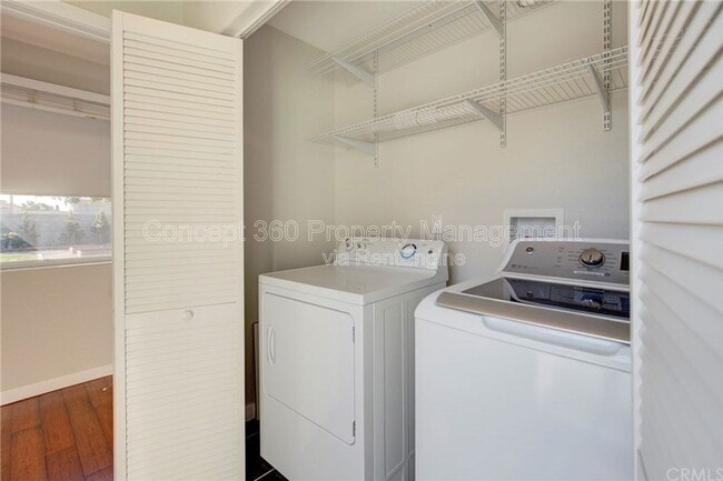 Building Photo - 1032 E Silva St