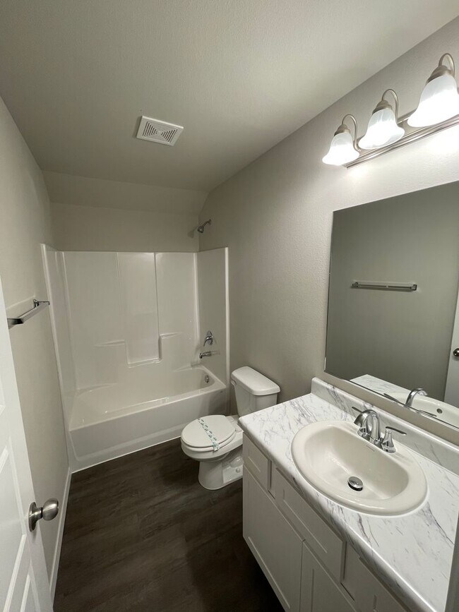 Building Photo - *Pre-leasing* Four Bedroom | Two Bath Home in Bixby