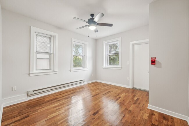 Building Photo - 4300 Chestnut St