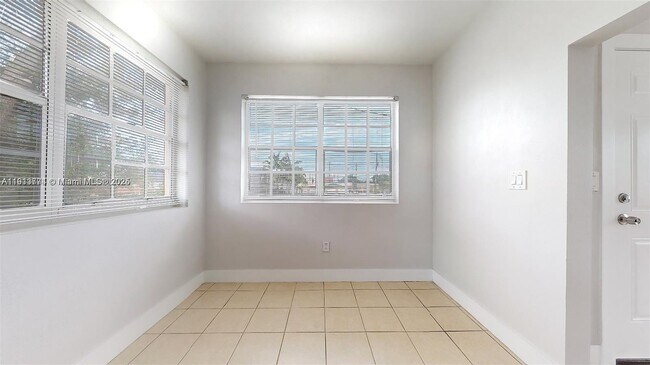 Building Photo - 200 SW 19th Ave