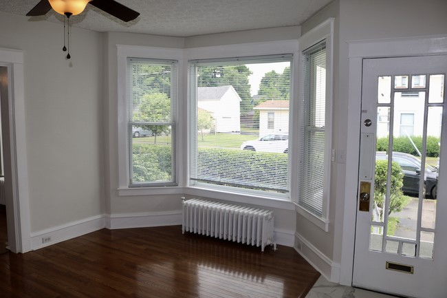 Bay window, hot water cast iron heat is BEST. - 470 South Ave