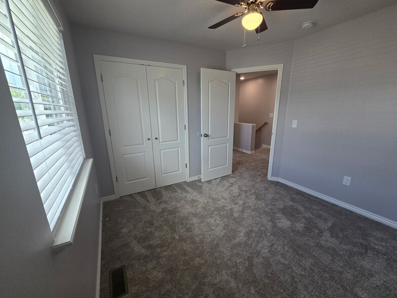 Building Photo - 802 Big Leaf Ct