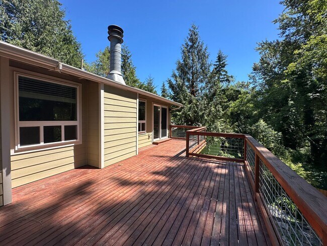 Building Photo - 3 Bed 2 Bath home with 2 Car Garage in Bellingham