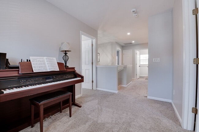 Building Photo - 4 BR/Loft near Simpsonville!  Lawn Maintenance included! Amenities & Close to Shopping & Restaurants