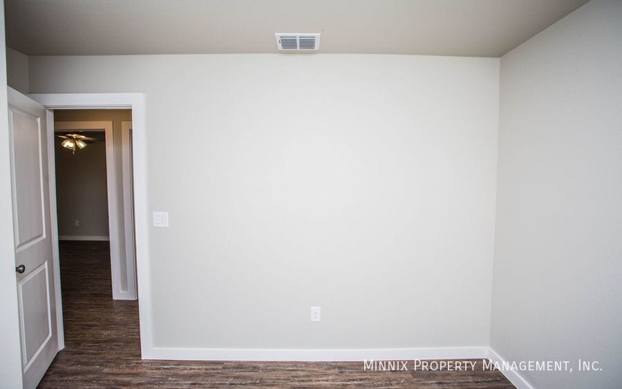 Building Photo - 407 E 21st St