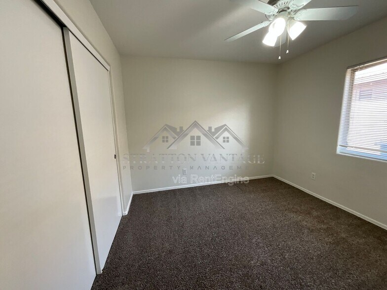 Building Photo - 3521 E Juanita Ave