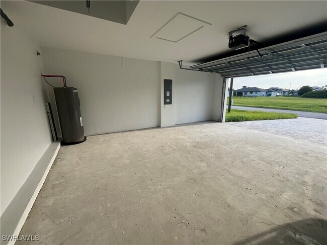 Building Photo - 609 NW 37th Ave
