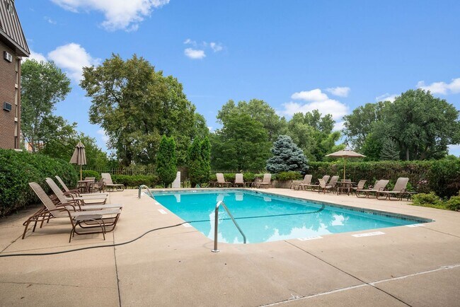 Building Photo - 4860 Park Commons Dr