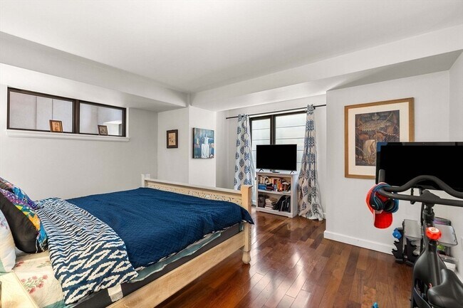 Building Photo - 165 Tremont St
