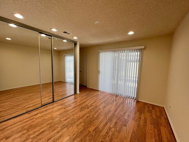 Building Photo - Available Now! 3 Bedroom, 2 bathroom home ...