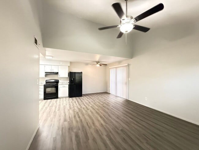 Building Photo - Renovated Glendale 3 Bedroom Condo with New Flooring