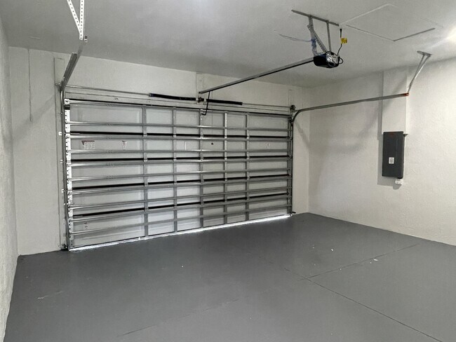 Building Photo - 4402 NW 34th St