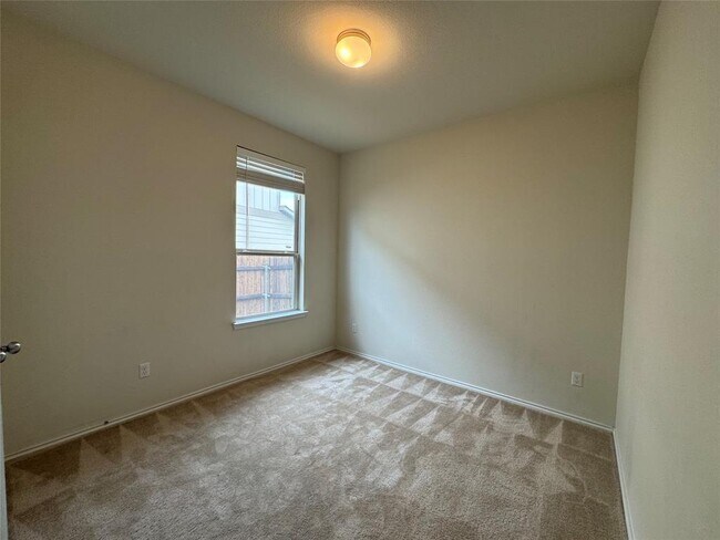 Building Photo - 250 Zuma Dr