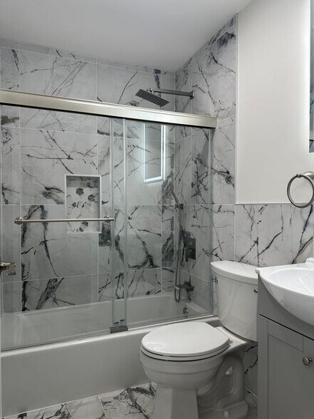 Building Photo - 220 Lafayette Ave