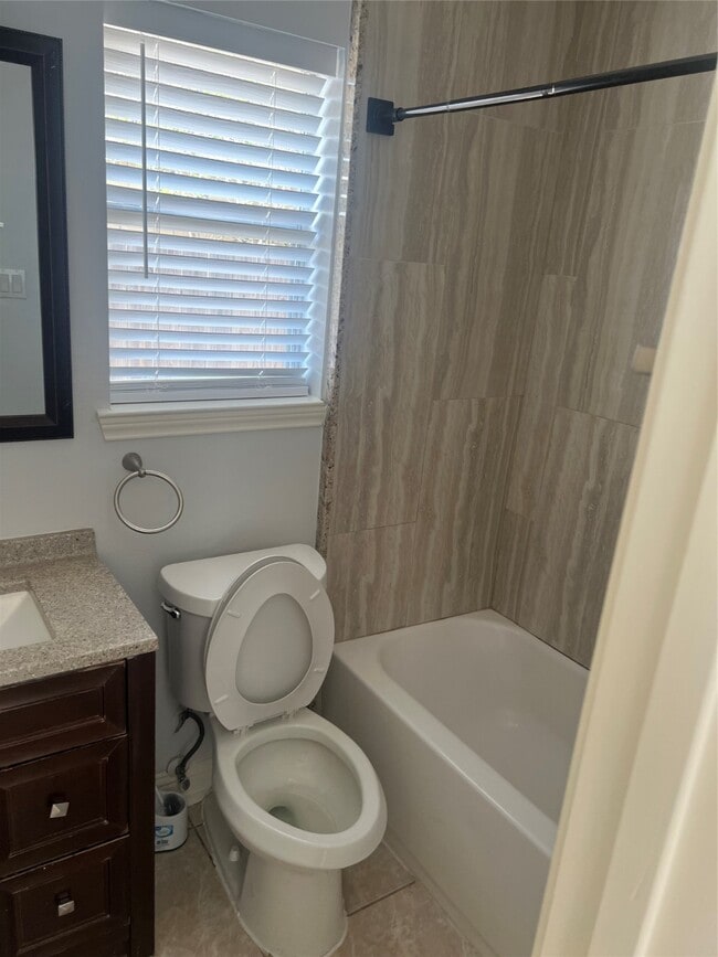 Building Photo - 15303 Riverside Grove Dr