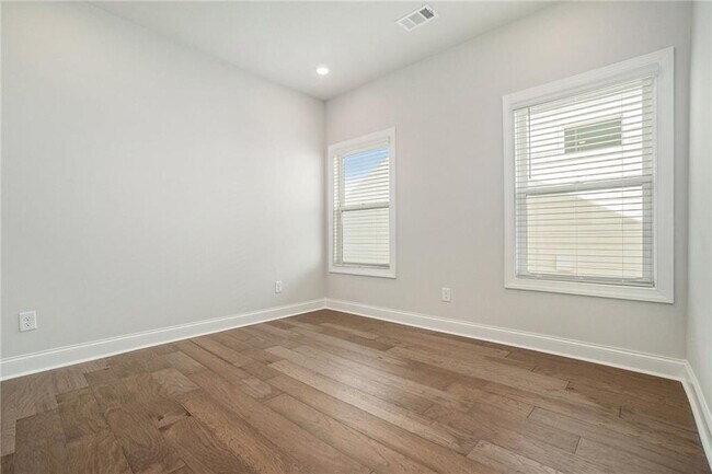 Building Photo - 106 Basil St