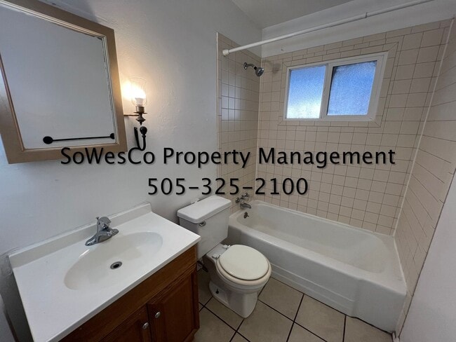 Building Photo - 3 Bedroom 2 Bath, 1 Car Garage and new flooring!