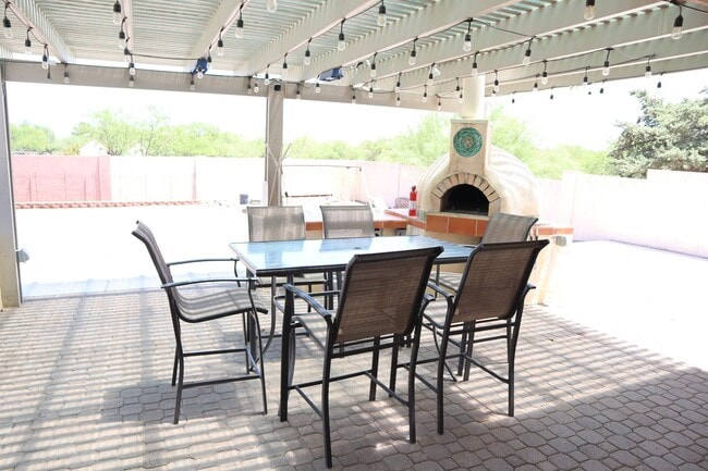Building Photo - A Backyard Lover's Dream!!!