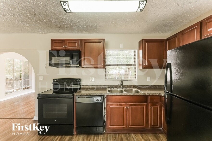 Building Photo - 3408 E Knollwood St