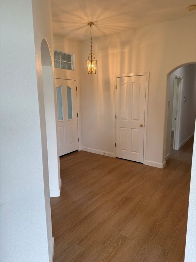 Building Photo - Gated Unique Remodeled 3 Bedroom w/ Golf Course Views in Rancho Solano