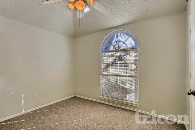 Building Photo - 612 W Andersonville Ln