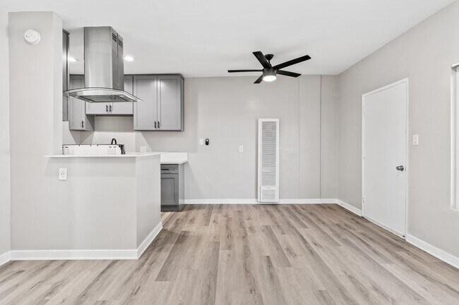 Interior Photo - 1655-1701 West Malvern Avenue