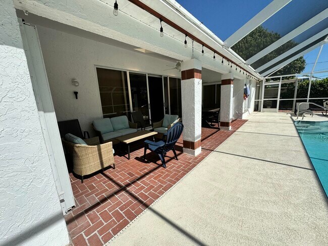 Building Photo - 2937 SE Cates Cir