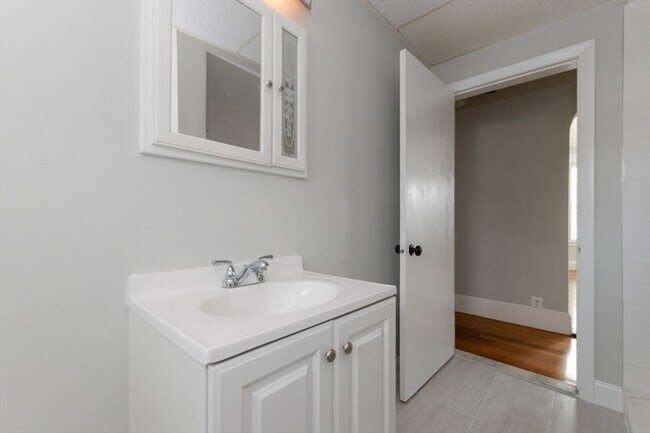 Building Photo - 129 Lynnway