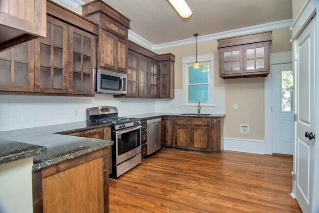 Building Photo - COMING IN APRIL! Darling Doll House is a must see!