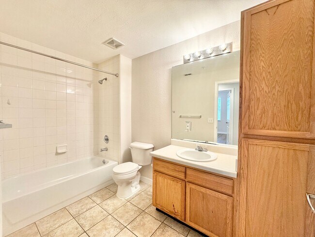Building Photo - ** FAIRWAY PRESERVE ** 2 BED / 2 BATH COND...