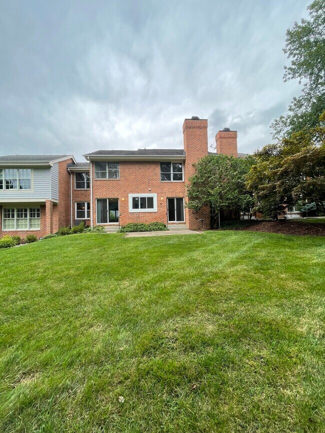 Building Photo - 5 Spring House Rd