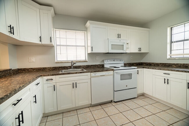 Building Photo - 5254 Treetops Dr