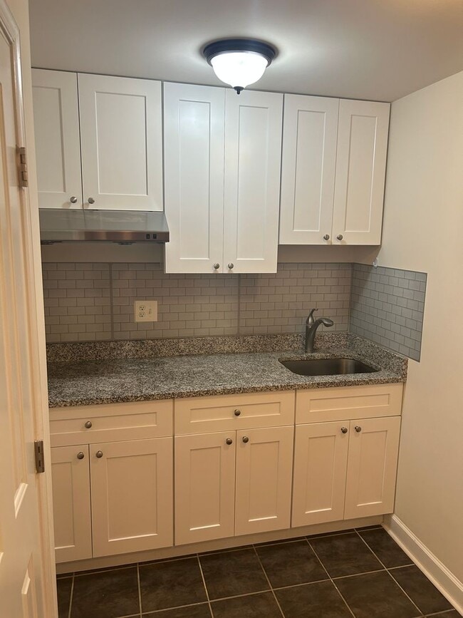 Building Photo - Potomac Chase Townhouse For Lease