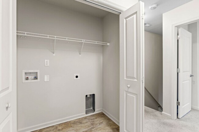 Building Photo - 2BR Townhome Near Camp Lejeune