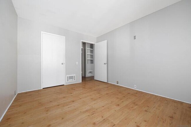 Building Photo - "Cozy 1-Bed Condo in Prime San Diego Locat...