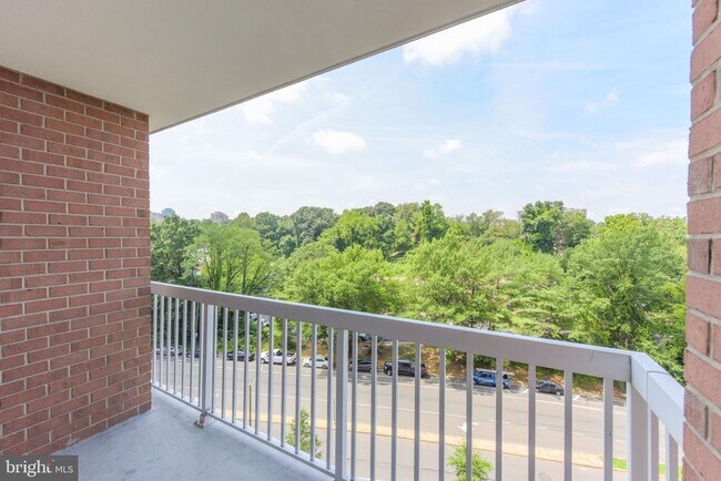 Building Photo - 3101 N Hampton Dr